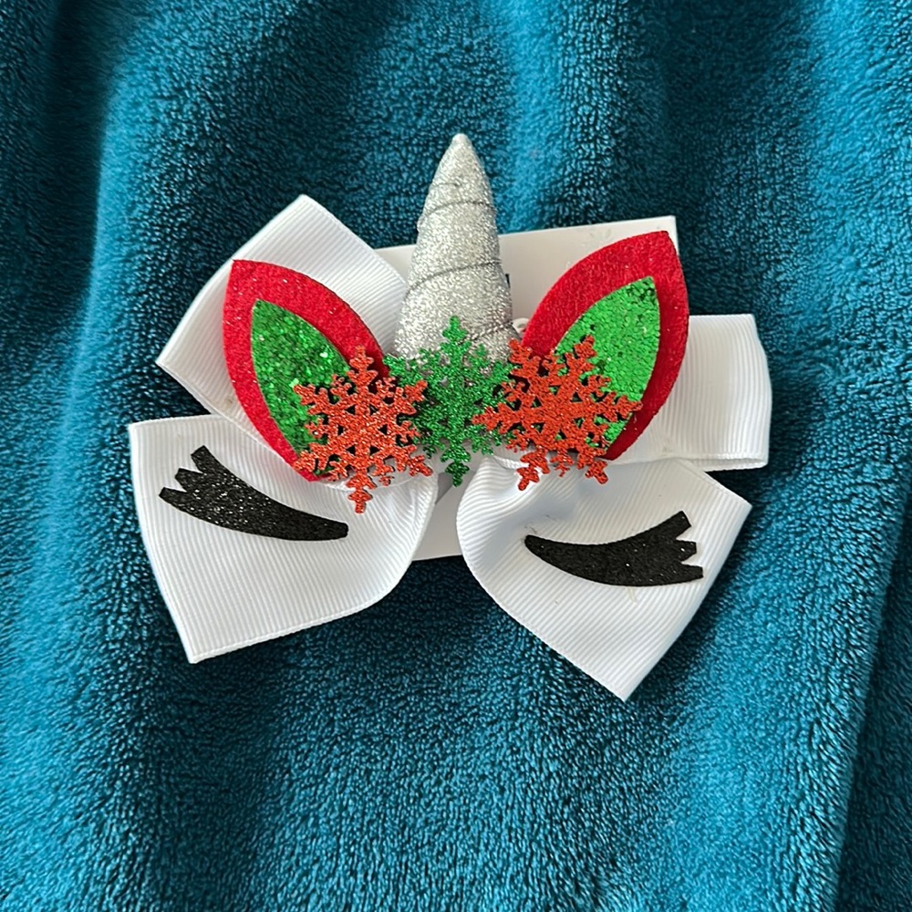 Claire’s Christmas Unicorn Hair Clip